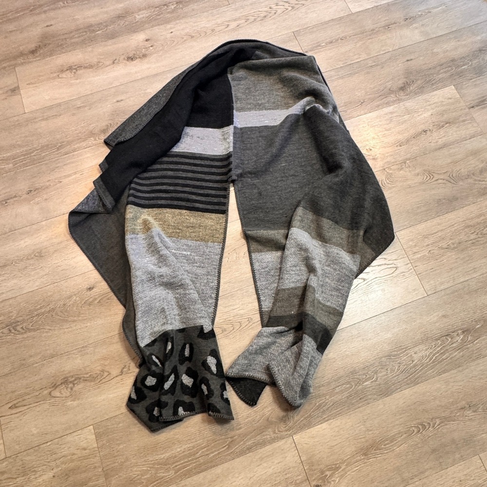 Urban CoCo Gray Patchwork Scarf Blanket Wrap Shawl Acrylic Polyester Blend